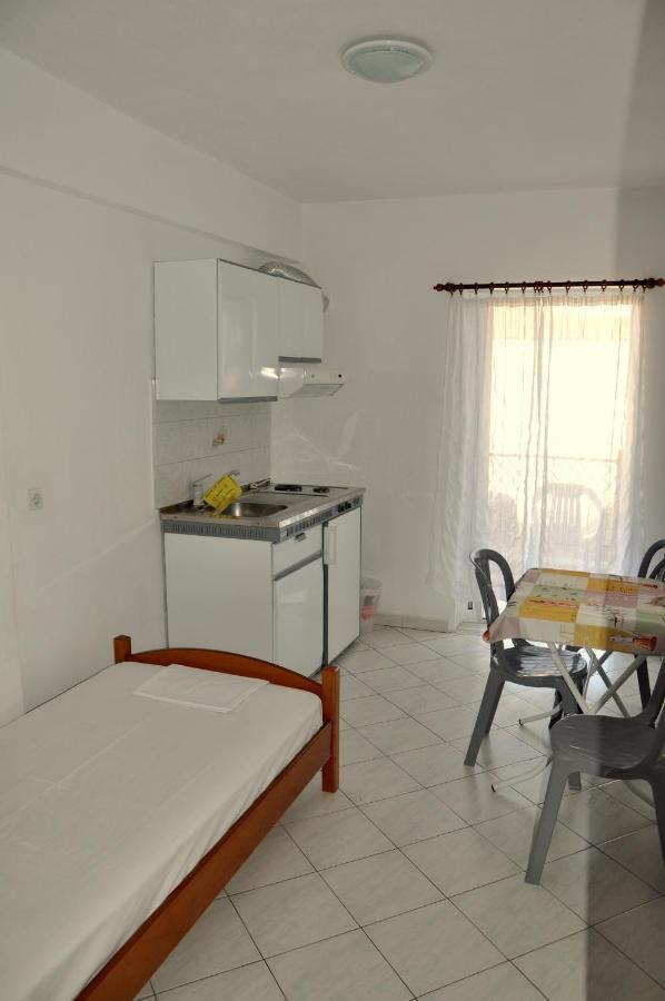 Apartments Stavroula Ηospitality Vrasná Cameră foto